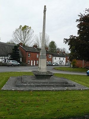 Kings Somborne - War Memorial - geograph.org.uk - 1028649.jpg