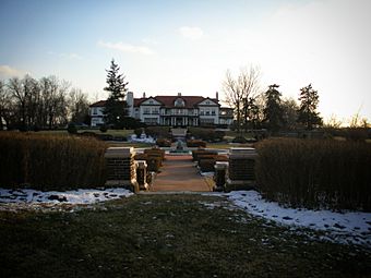 Longview Mansion December 2008 by Sharon Clay.jpg