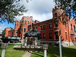 Manège militaire de Trois-Rivières 01