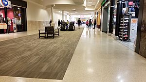 North Hanover Mall Hanover, PA April 2018 (40462145970).jpg