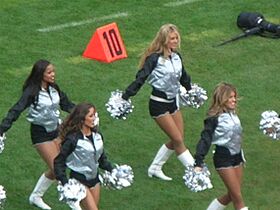 Oakland Raiderettes at Falcons at Raiders 11-2-08 04