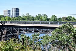 Ottawa,_Ontario_-_Lemieux_Island_Bridge_-_3