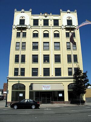 Redwoods Hotel - Grants Pass Oregon