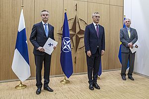 Suomen ja Ruotsin suurlähettiläät jättävät kiinnostuksenosoituksensa Natoon liittymisestä - 52082038874