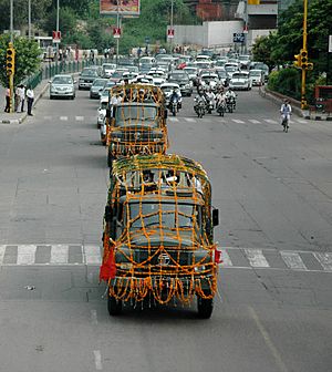 The carriage carrying the mortal remains of the former Prime Minister, Shri Chandra Shekhar making its way to Ekta Sthal for the state funeral, in Delhi on July 09, 2007 (1)