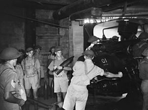 6 inch Mk XI gun and crew Moreton Island Qld Nov 1943 AWM 060073