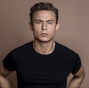 Actor Dennis Mojen