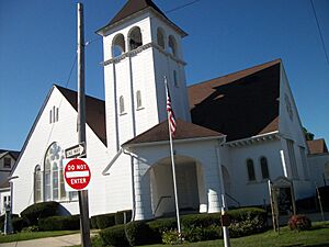 Bay Shore 1st Congregational Church; Union Blvd & First St