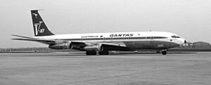 Boeing 707 - Qantas (17342297349)