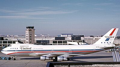 Boeing 747-122 N4718U UAL ORD 02.12.73 edited-3
