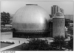Bundesarchiv Bild 183-1987-1008-020, Berlin, Zeiss-Großplanetarium