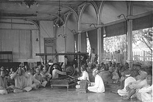 COLLECTIE TROPENMUSEUM Gamelan die gebruikt wordt door Patiëntrn in psychiatrisch ziekenhuis Soember Porrong TMnr 60012675