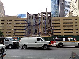 Elizabeth Berger Plaza 35 - Behind the Scaffolding