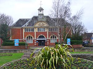Farnborough - Old Town Hall (geograph 5263910)