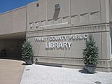 Finney County, KS, Public Library IMG 5873