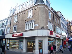 H.Samuel, junction of Commercial Street and Briggate, Leeds (11th April 2011).jpg