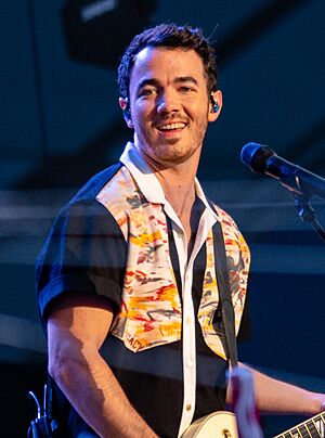 Jonas Brothers 4th of July Show Taping in Cleveland (51277076286) (cropped).jpg