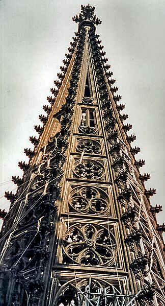 Koelner-dom-spire b