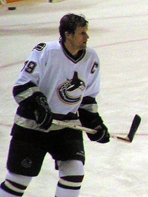 2001-2002 NHL FLORIDA PANTHERS SIGNED HOCKEY JERSEY PAVEL BURE HOF- 31 MORE