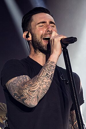 Maroon 5 11 19 2016 -58 (31101308922) (cropped).jpg