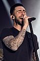Maroon 5 11 19 2016 -58 (31101308922) (cropped)