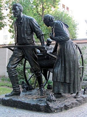 Mormon Pioneer handcart statue