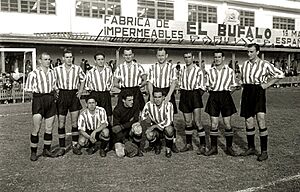 Partido de fútbol entre la Real Sociedad y el Atlético de Bilbao en el campo de Atotxa (1 de 5) - Fondo Car-Kutxa Fototeka