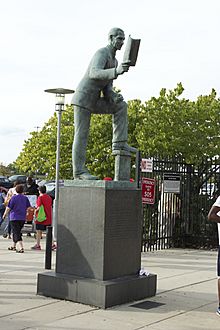 Philadelphia Sports Statues 01