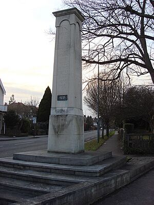 War Memorial, East Molesey - geograph.org.uk - 1171061