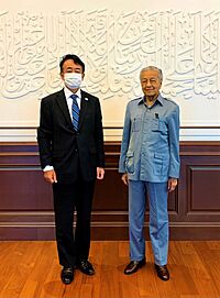 髙橋大使によるマハティール元首相表敬