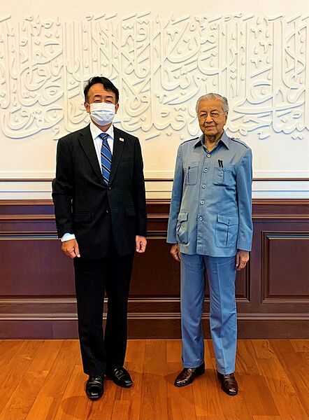 髙橋大使によるマハティール元首相表敬