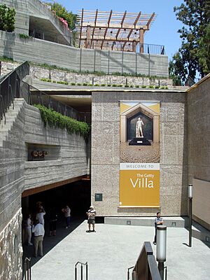 060807-005-GettyVilla004entrance