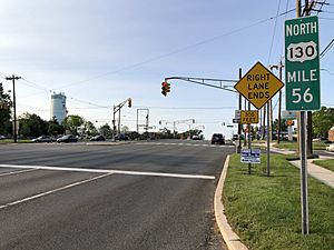2018-05-23 18 30 15 View north along U.S. Route 130 and U.S. Route 206 at Burlington County Route 528 (Crosswicks Street) in Bordentown, Burlington County, New Jersey