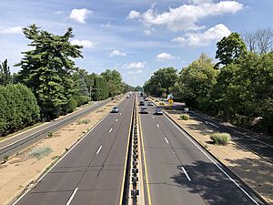 2022-09-19 12 33 46 View north along U.S. Route 1 (Martin Luther King, Junior Expressway) from the overpass for West Interchange Road in Langhorne Manor, Bucks County, Pennsylvania