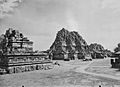 COLLECTIE TROPENMUSEUM De aan Brahma Shiva en Vishnu gewijde tempels op de Candi Lara Jonggrang oftewel het Prambanan tempelcomplex TMnr 60027217