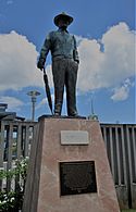 Estatua de Boricua en la plaza de Manatí Barrio-pueblo