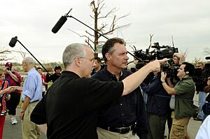 FEMA - 35188 - FEMA Administrator Paulison with Governor Henry in Oklahoma