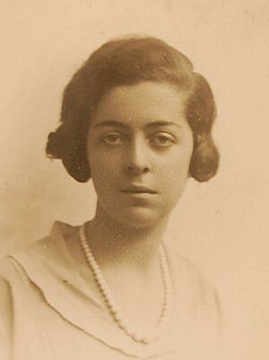 Fototessera di Rita Levi Montalcini all'atto dell'immatricolazione all'Università (cropped)