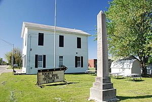 War memorial in Groveland