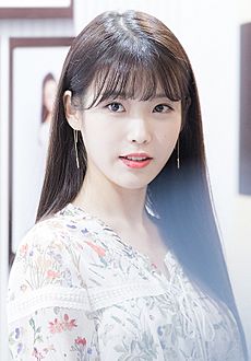IU at a fansign for Sony SRS-ZR in July 2016 01