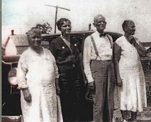 Martin luther thompson and daughters Newtie Hill; Malisa Pinkston and Mossie May