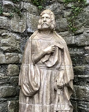 Master James statue at Beaumaris Castle
