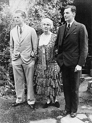 Mrs. Hoover, Allan & Herbert, Jr. LCCN2016823251 (cropped)