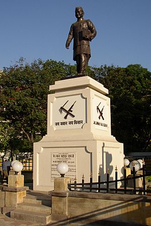Mumbai Shastri statue