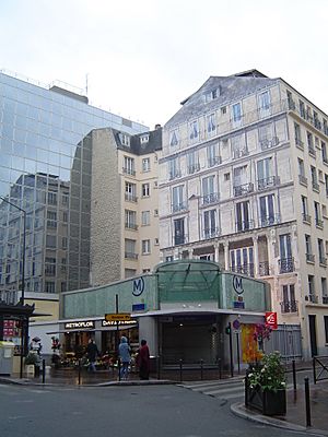 Paris metro3 - louise michel - entrance