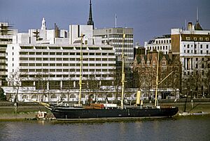 RRS Discovery in London