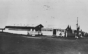 StateLibQld 1 153439 Cribb Island kiosk,1927