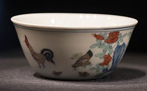 Urn-shaped Cup with Chicken Design in Contrasting Colors, 2017-05-21 01