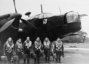 Wellington crew at RAF Stradishall Nov 1941 IWM CH 3943