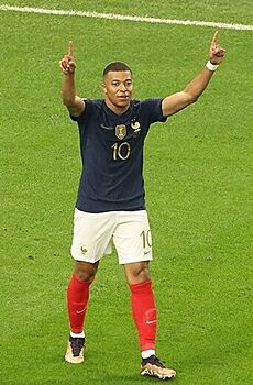 2022 FIFA World Cup France 4–1 Australia - (7) (cropped)